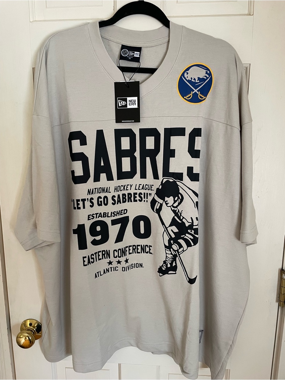 NWT Buffalo Sabres Hockey T-Shirt - Size 3xl